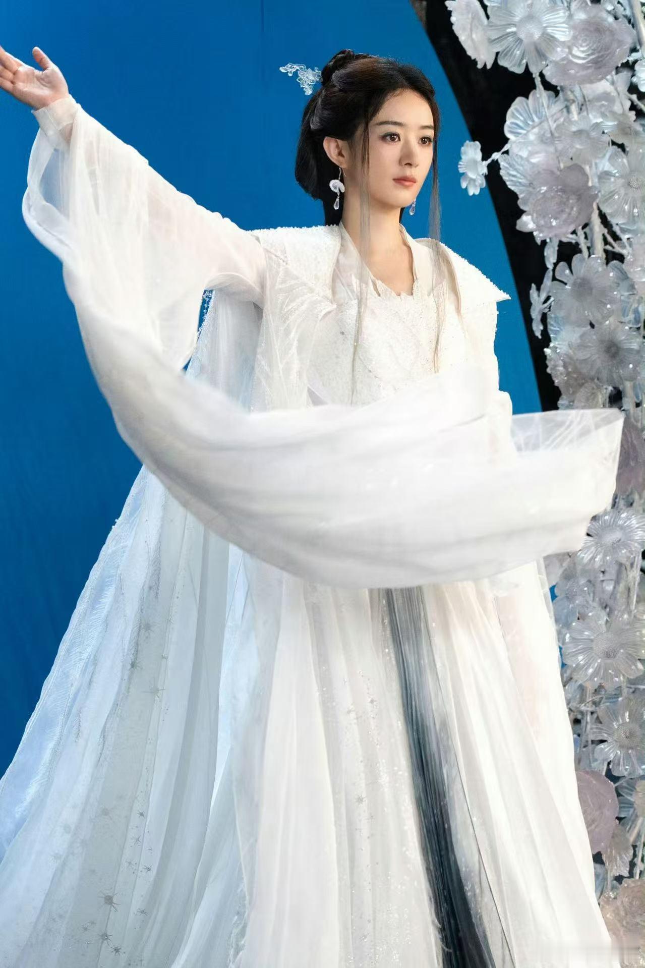 赵丽颖碎梦仙君定妆照赵丽颖碎梦仙君侧拍赵丽颖碎梦仙君定妆照，好美，迷晕 