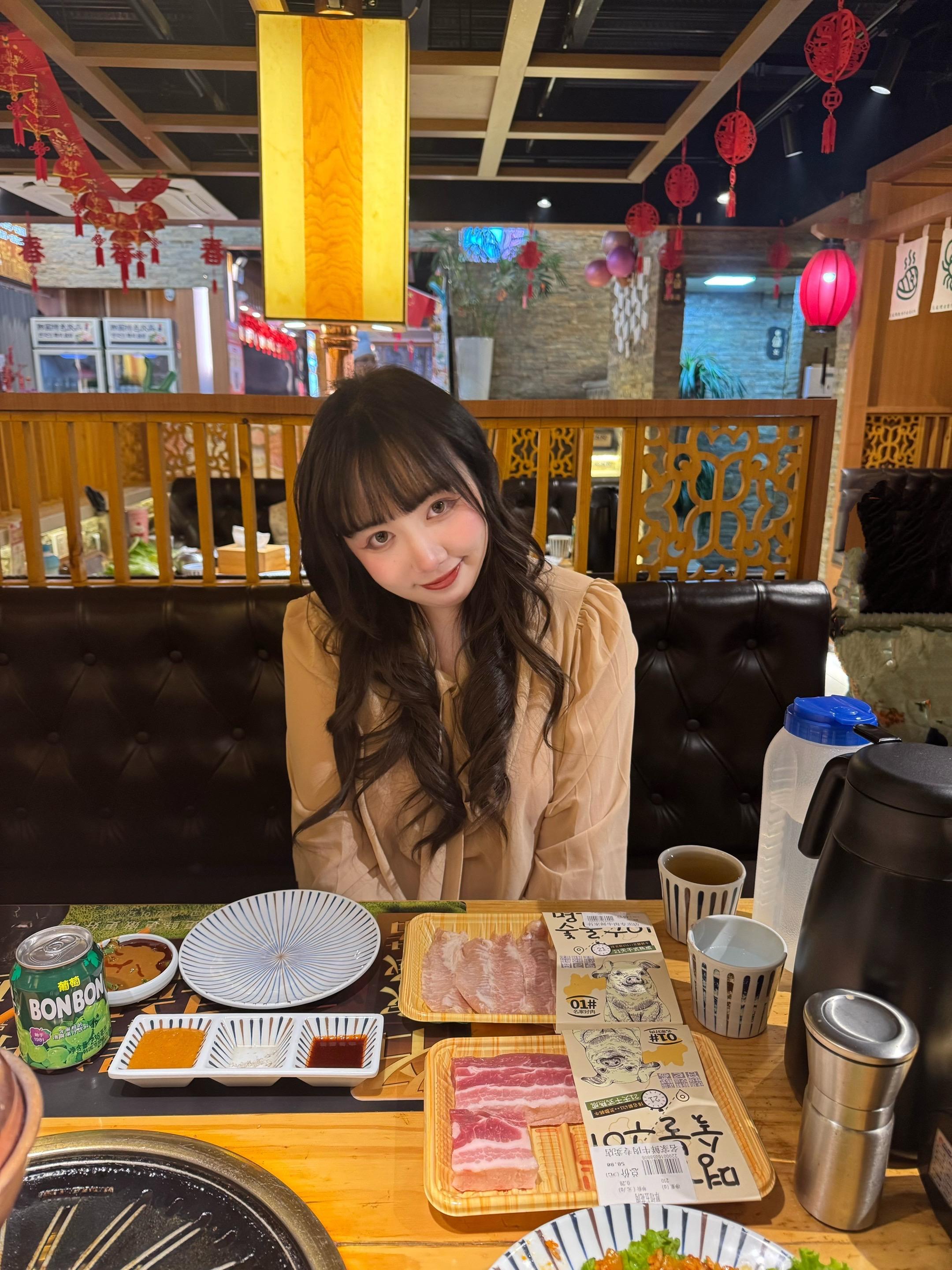 吃肥肠是最幸福的事情。