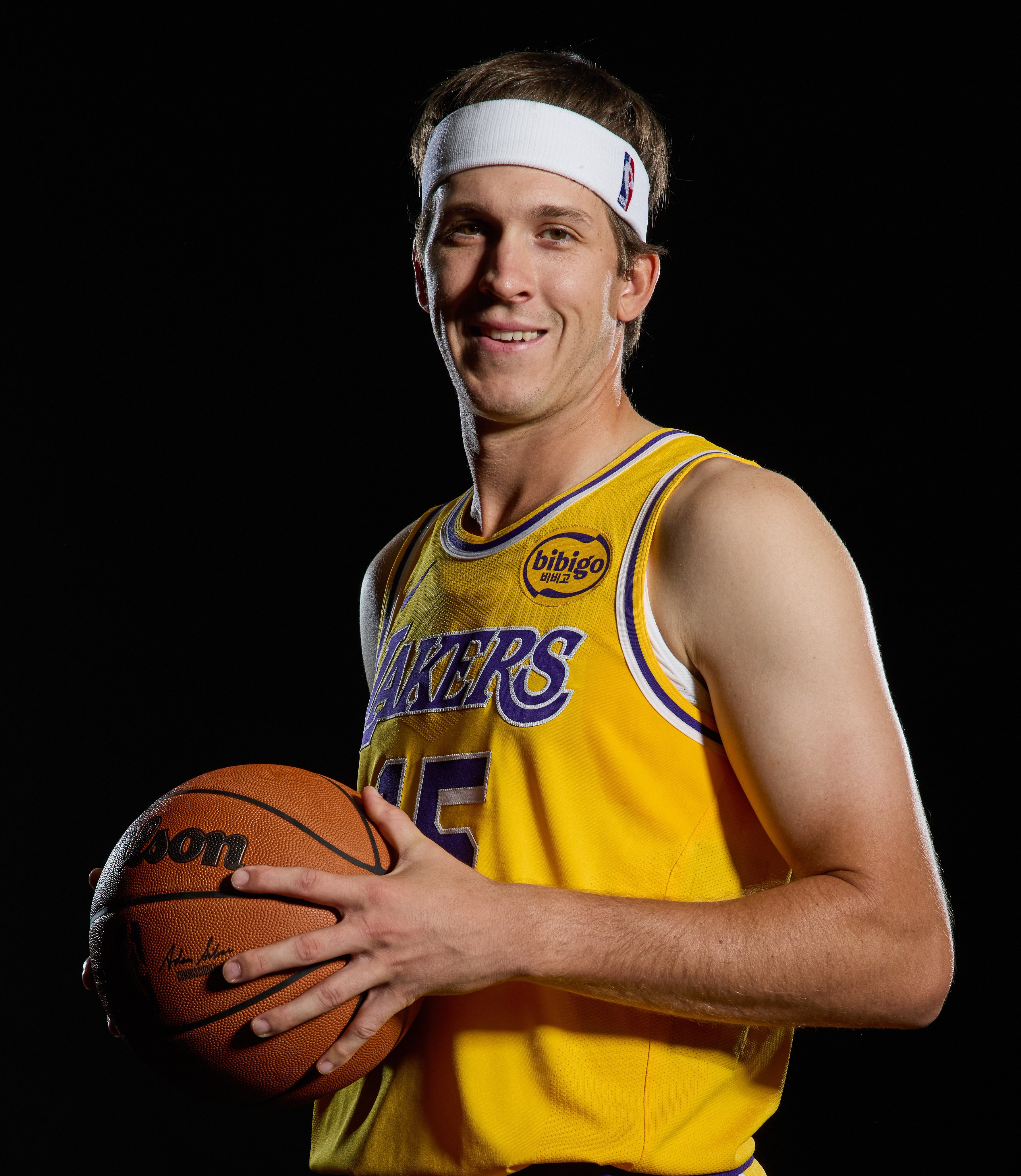 里夫斯28岁了，生日快乐，能留在湖人吗？NBA