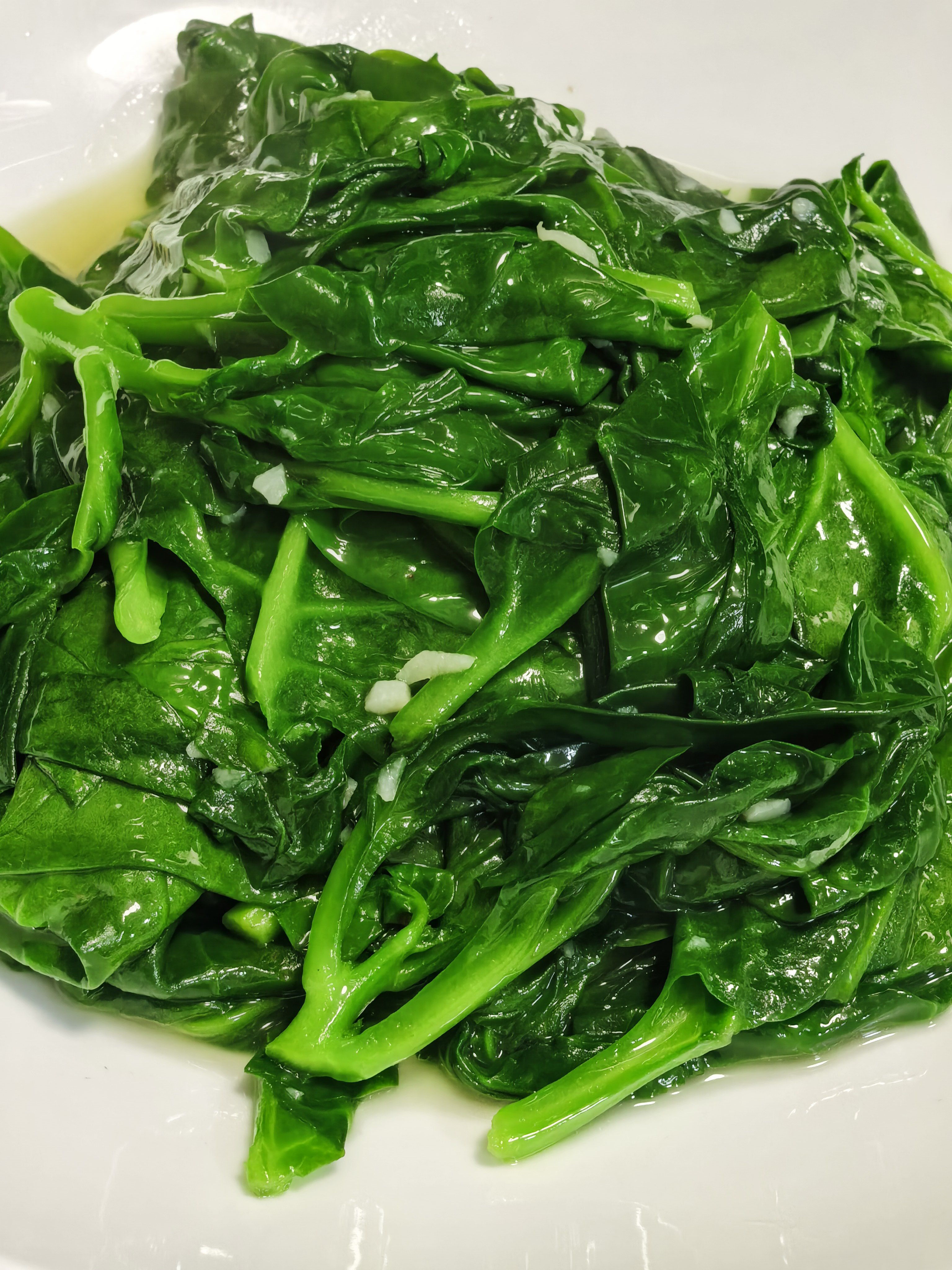 午餐：石橄榄炖乌鸡汤，大芥兰炒牛肉，溜猪肝，辣炒小蛏子，蒜蓉炒木耳菜，番茄牛肉捞