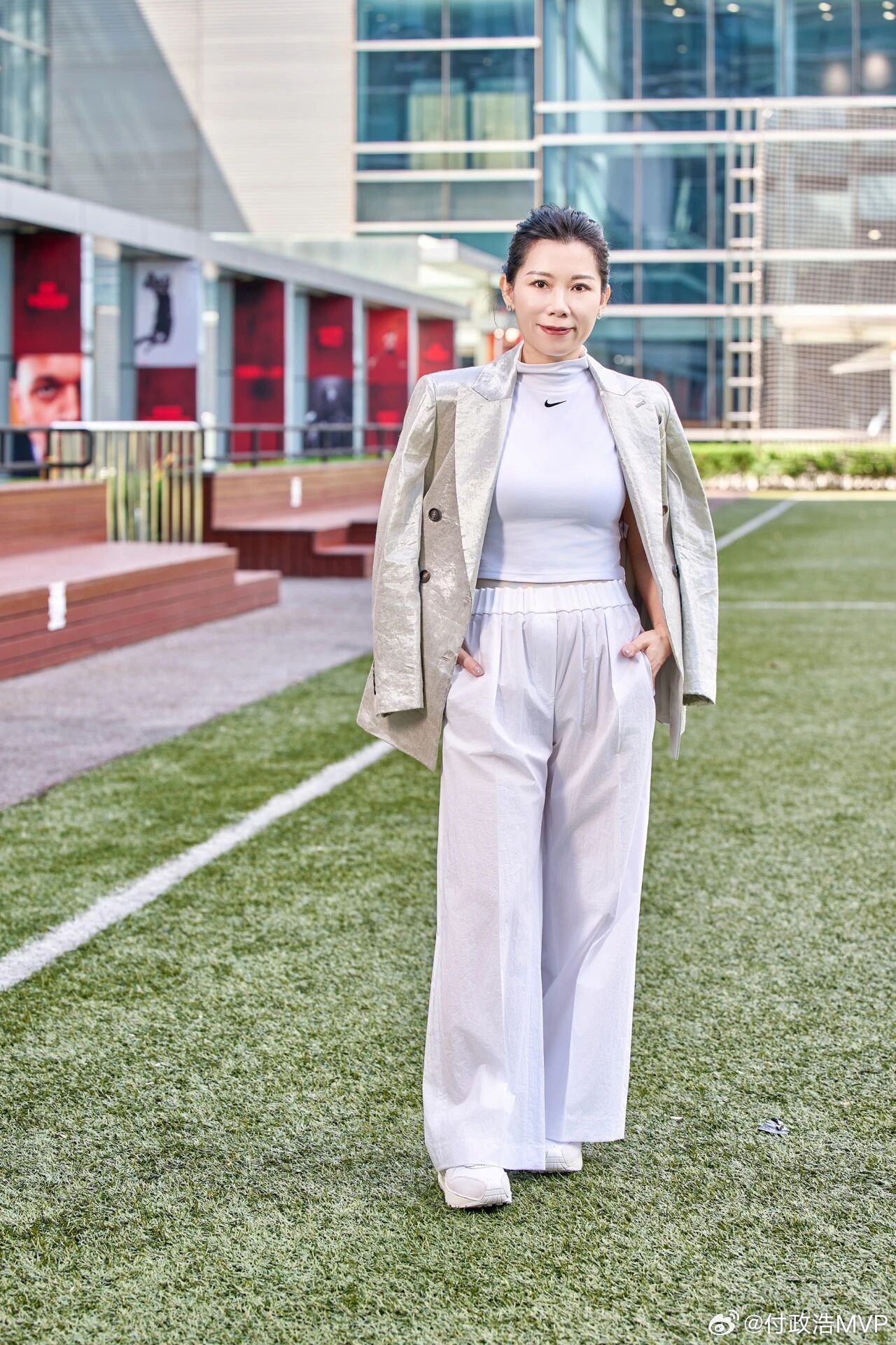 今天是耐克大中华区董事长兼CEO董炜女士正式卸任的日子，《投资界》披露，董炜明天