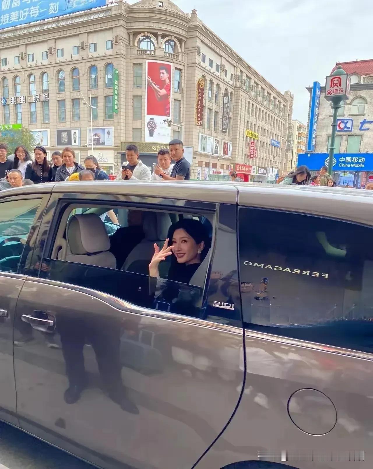 #为什么有些人总是特别受欢迎?#

保持乐观的心态，对生活持有积极的看法，能够感