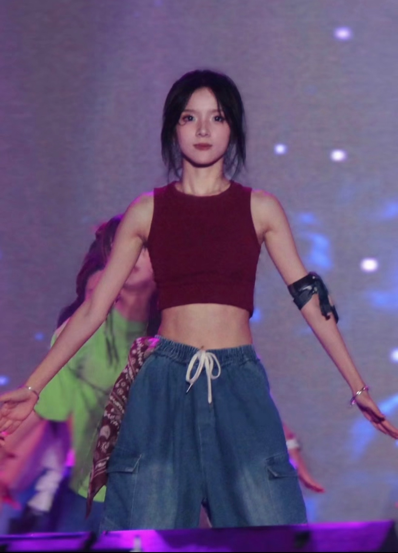李思潼妆浓点居然长这样，气质和路演完全不一样，可塑性很强额，喜欢跳街舞还拿过奖哈
