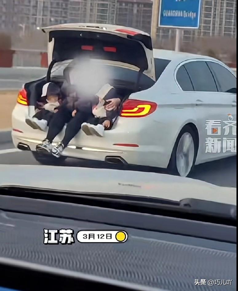 贪上无脑的家长，孩子真就一点儿折没有！

3月12日，有网友开车路过苏州的光华桥