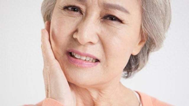 女性开始衰老时会出现4个丑态，说明老了，希望你一个也没有