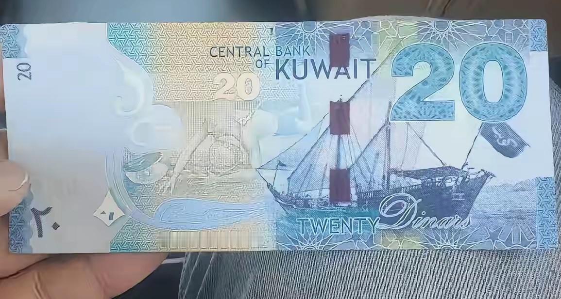 有没有朋友知道这两张处币分别是哪个国家的，哪个国家的更值钱，有的说别看第一张只有