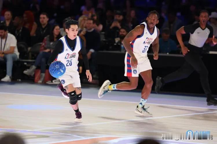 NBA名人赛：王鹤棣挺厉害啊👍，居然砍下18分+3篮板+1助攻的数据，全队第二