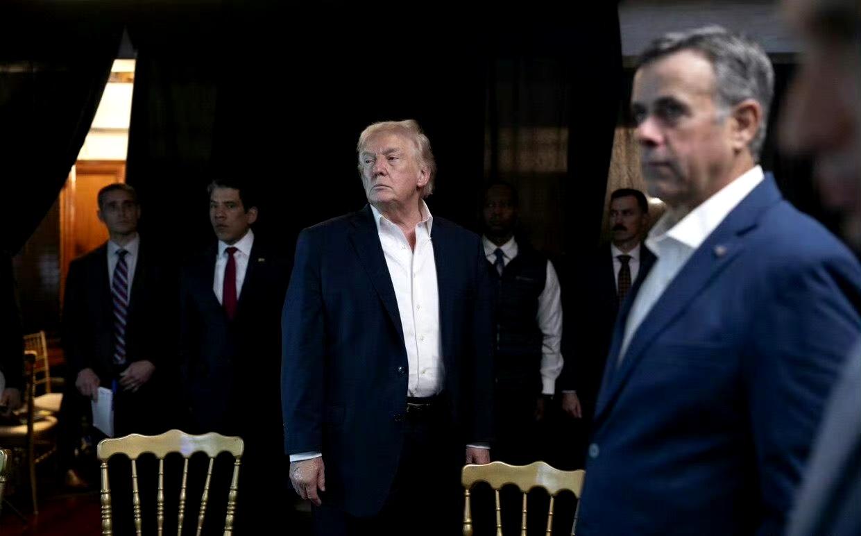 英媒锐评说，美军突袭委内瑞拉的行动违背美国价值观，因为特朗普明晃晃地说此举旨在打