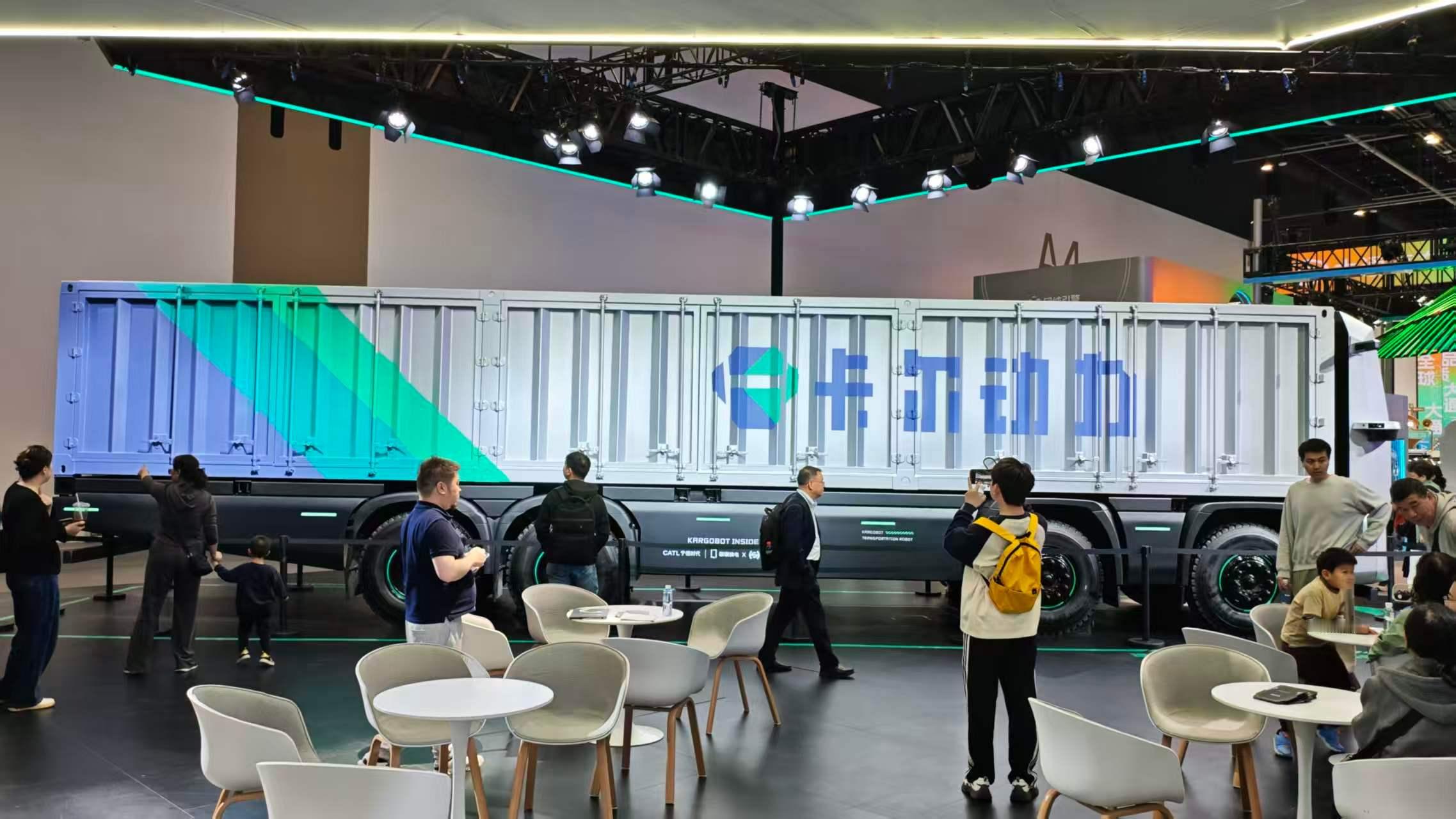 未来在路上可以见到无人智能运输卡车，这造型太科幻了！2026北京车展北京车展潮这