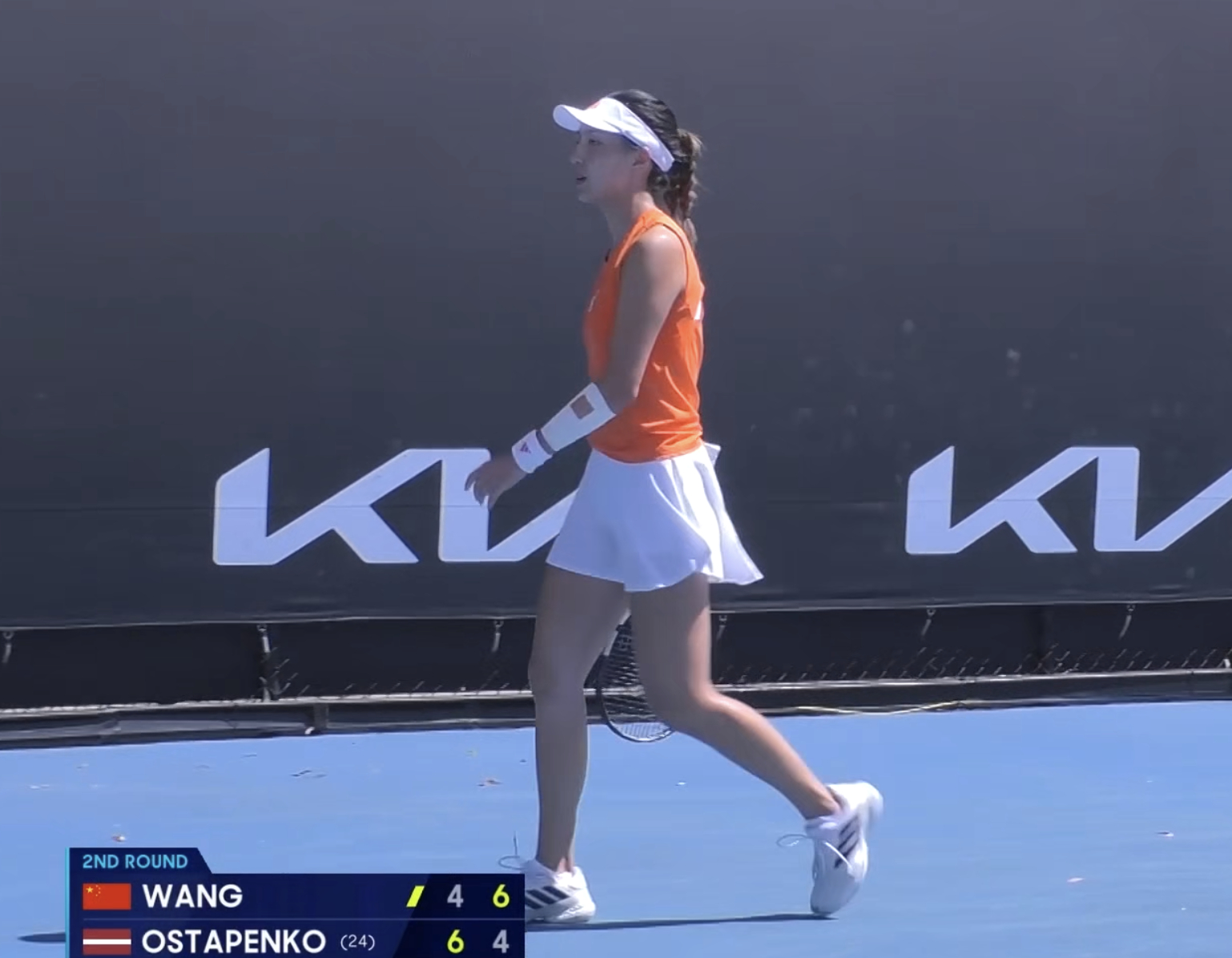 互破大战王欣瑜连得4局！6-4扳回一盘！双方进入决胜盘的较量！王欣瑜vs奥斯塔彭