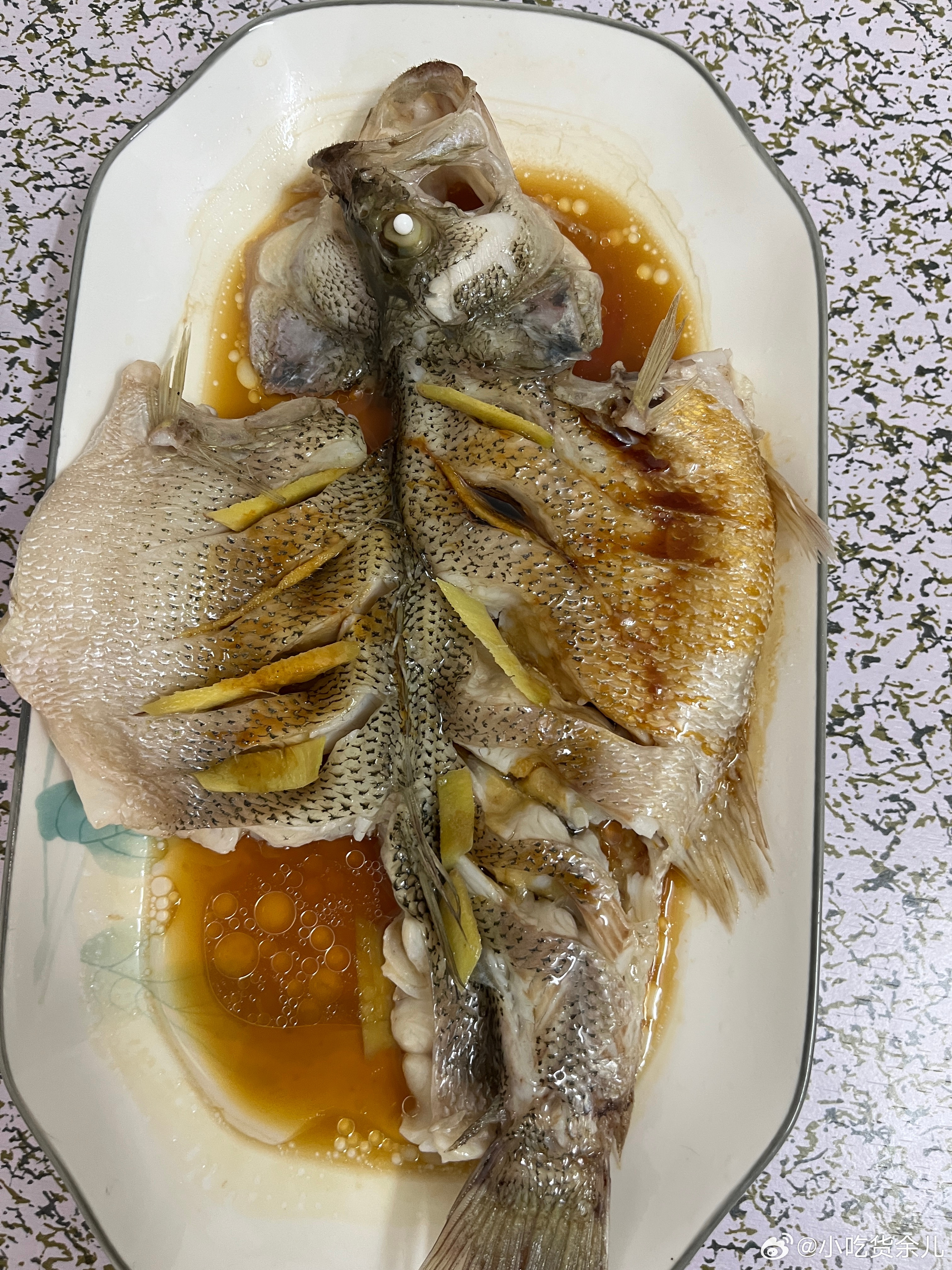 吃饭了，清蒸鲈鱼，番薯叶，黄瓜肉丸汤。黄瓜再不吃要坏掉，上次吃的还有半截，赶紧煮