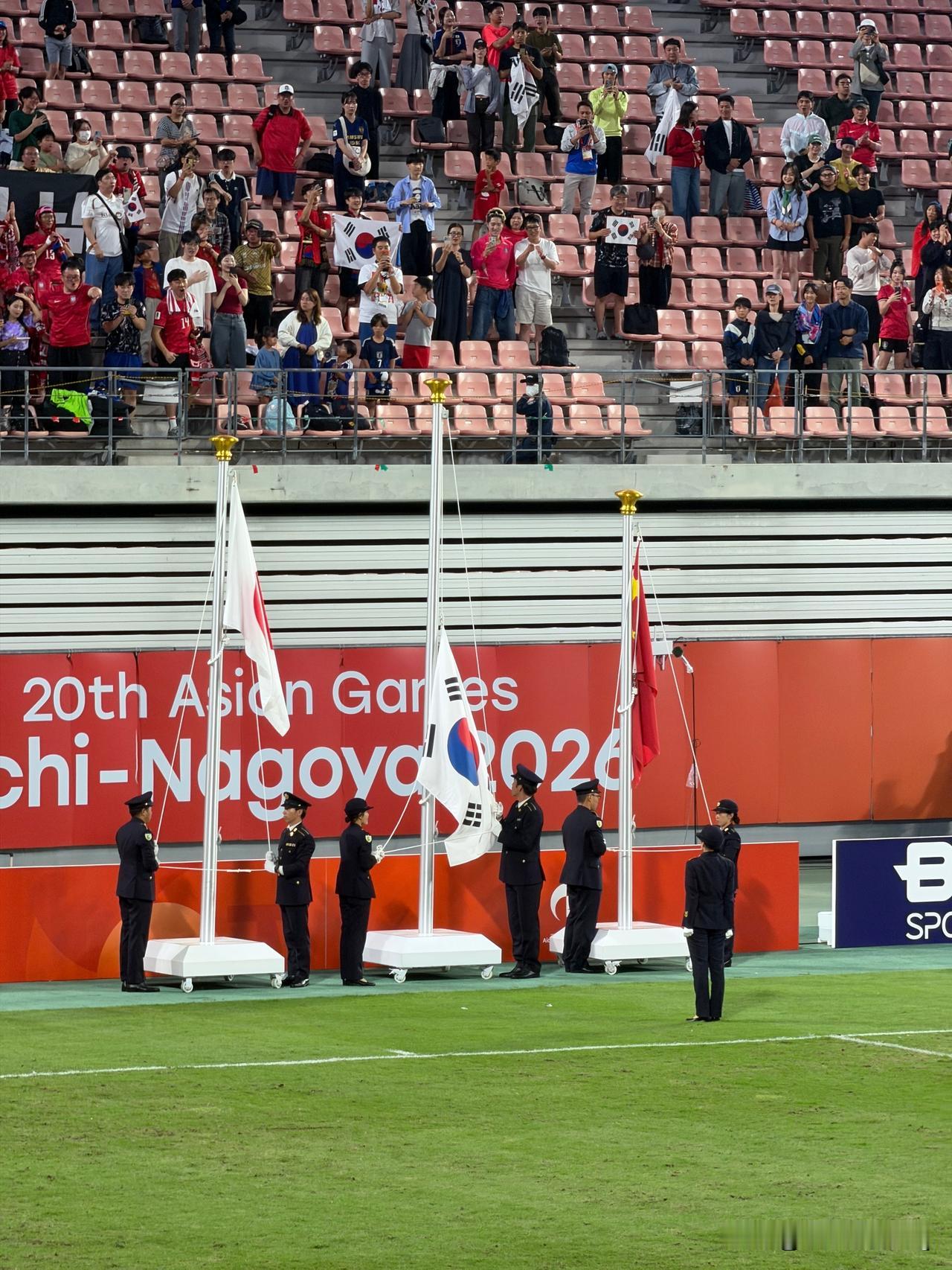 名古屋亚运男足颁奖升旗故障事件综述
 
2026名古屋亚运会男足决赛，韩国U‑2