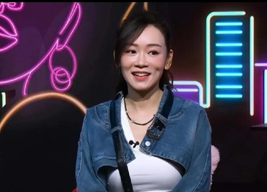 太心酸！港姐冠军杨思琦拍戏遭全员霸凌，当众崩溃大哭
 
       近日，伍咏