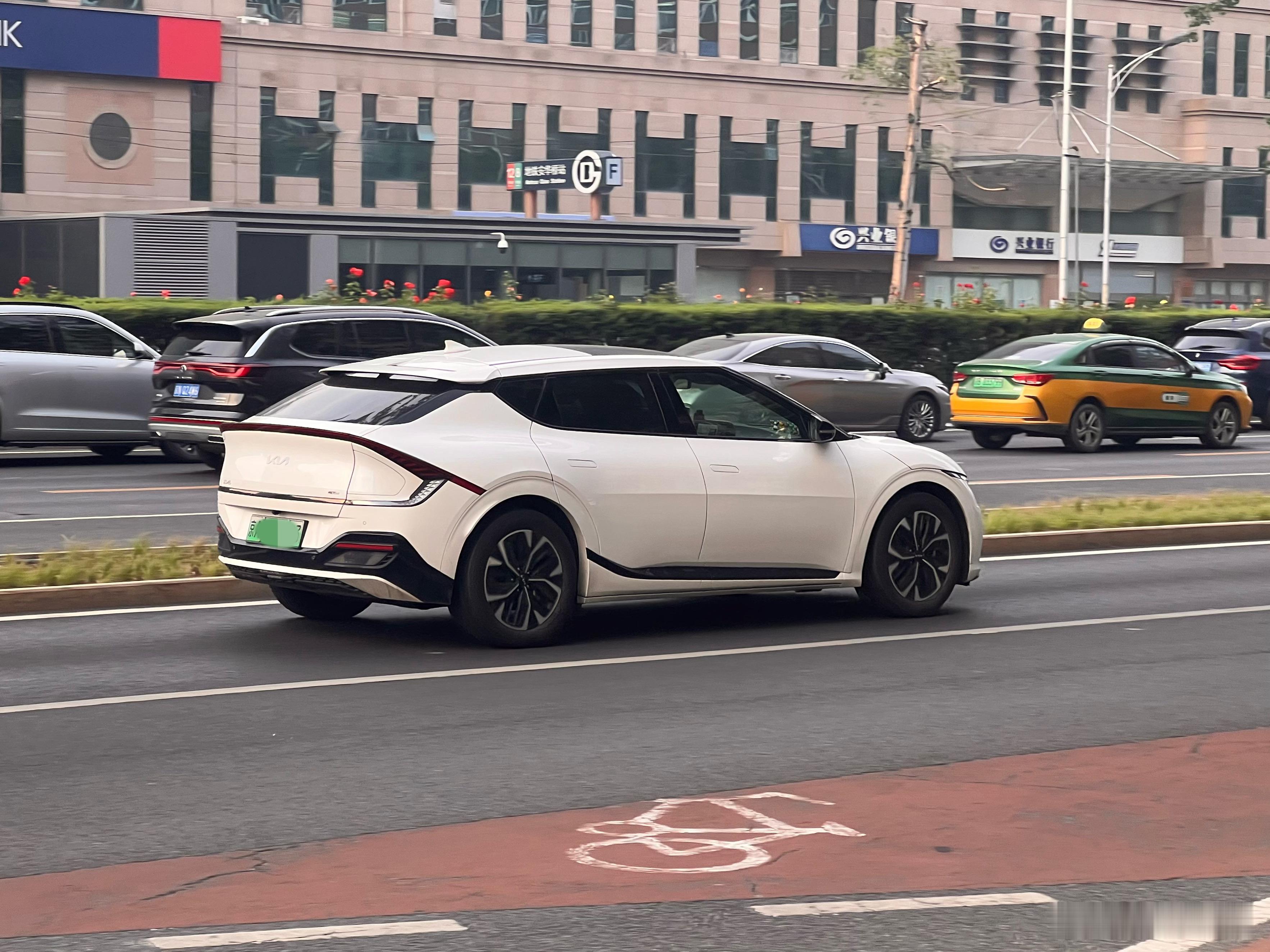 大鼻孔的Legacy和EV6哪个更禾希一些呢……（Legacy据说是NA的） 
