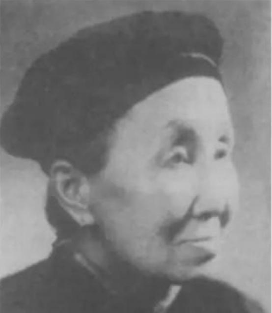 1950年，新中国刚成立不久，毛主席顶住周总理苦苦求情的压力，大笔一挥，坚决下令