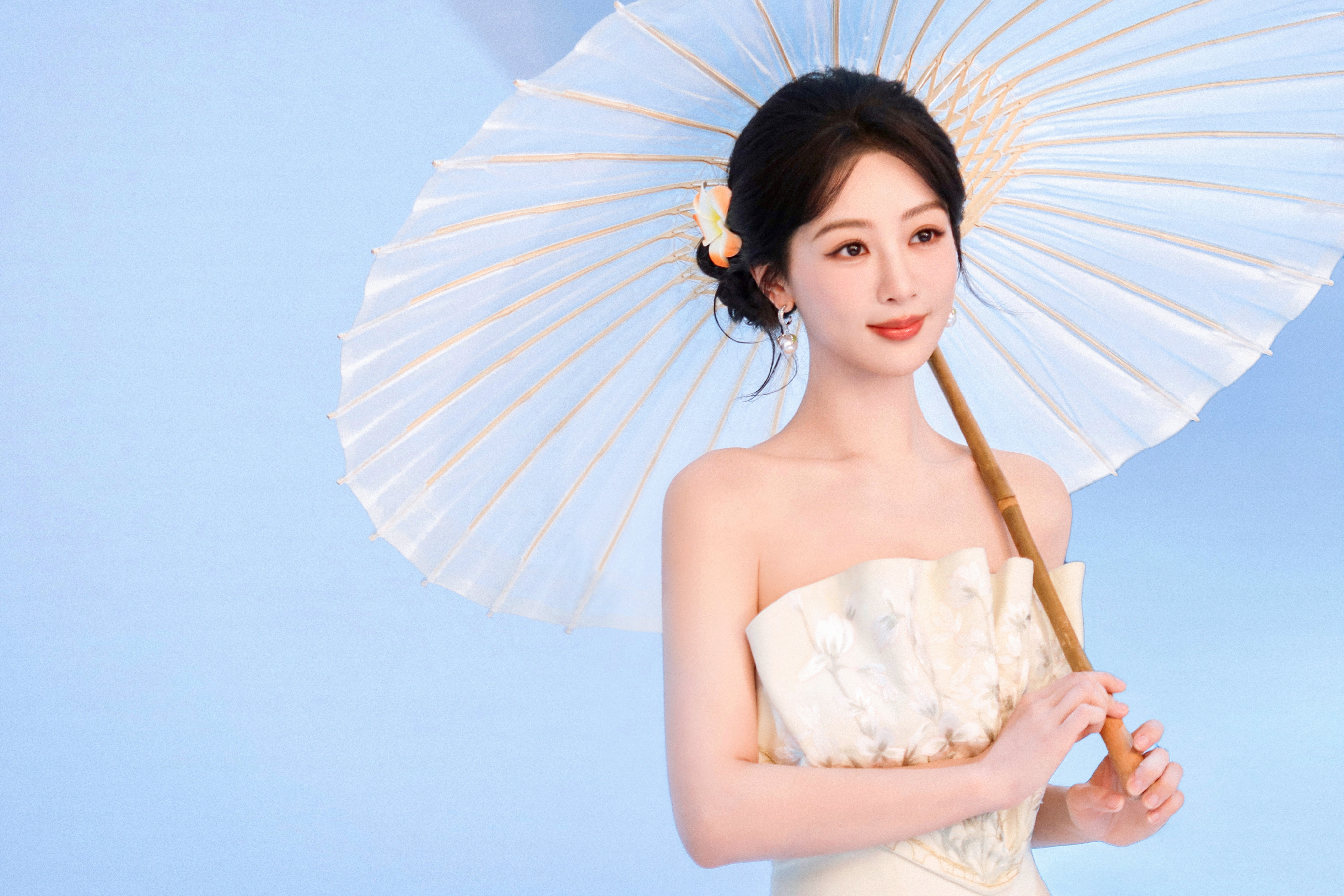 杨紫[超话]杨紫侧丸子头造型 [心]杨紫白菊 太好看了吧。又是疯狂存图的一天[舔