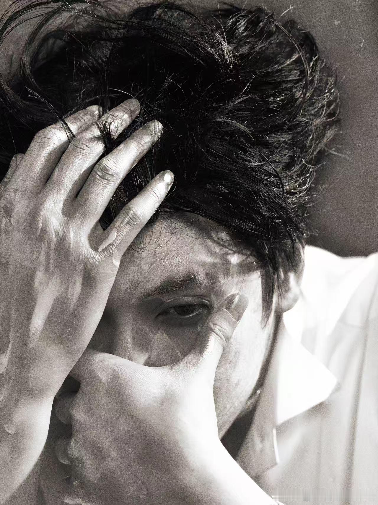 严浩翔超额完成撕名牌kpi 不骄不躁认真应战，严浩翔在跑男撕名牌对决中稳扎稳打，