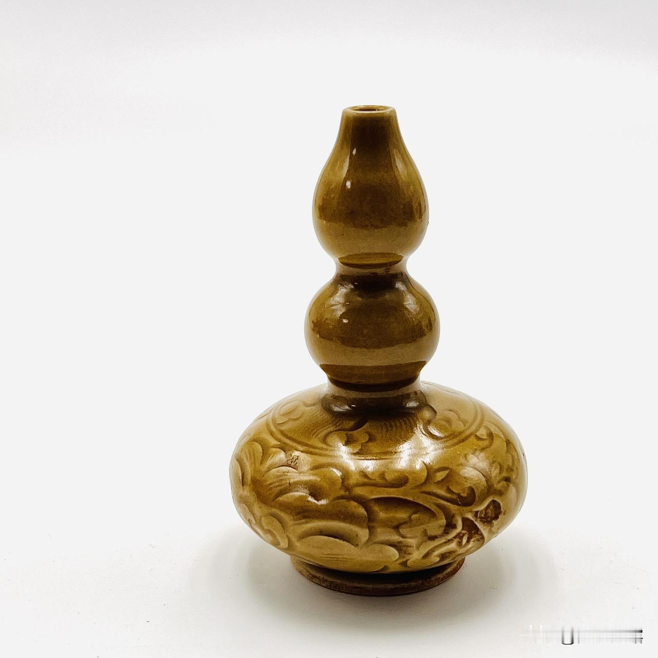晒晒我的耀州窑重器，宋代剔刻纹三级葫芦瓶
 
今天和各位藏友分享一件个人珍藏，宋
