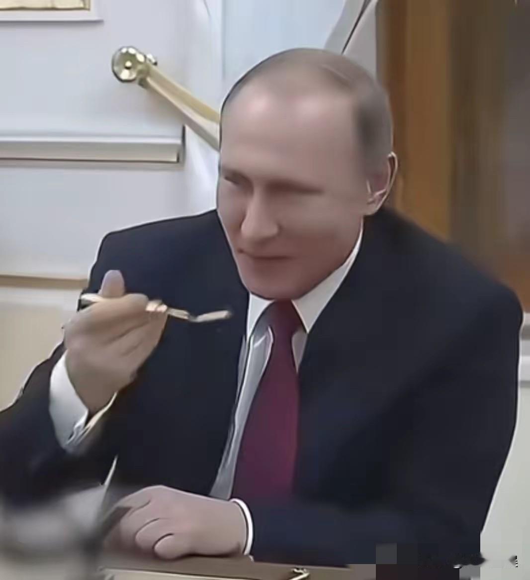 普京估计睡觉都能笑醒，简直就是坐等丰收。
为了促进俄乌和解，现在最着急反而是美国