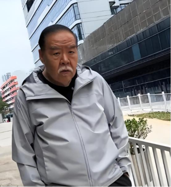 郑则仕破产，公司欠下1700万外债，走投无路之际，他给昔日好友周润发拨去了电话“