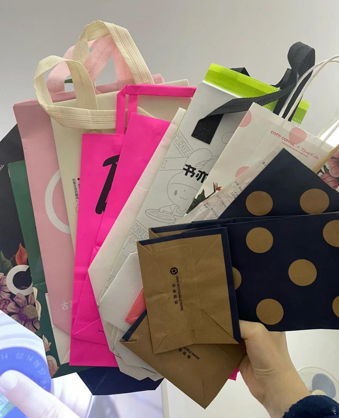 #人一旦拎着袋子上班那基本就定型了#下回这种事情偷摸说出来就行了，弄的我有点小尴