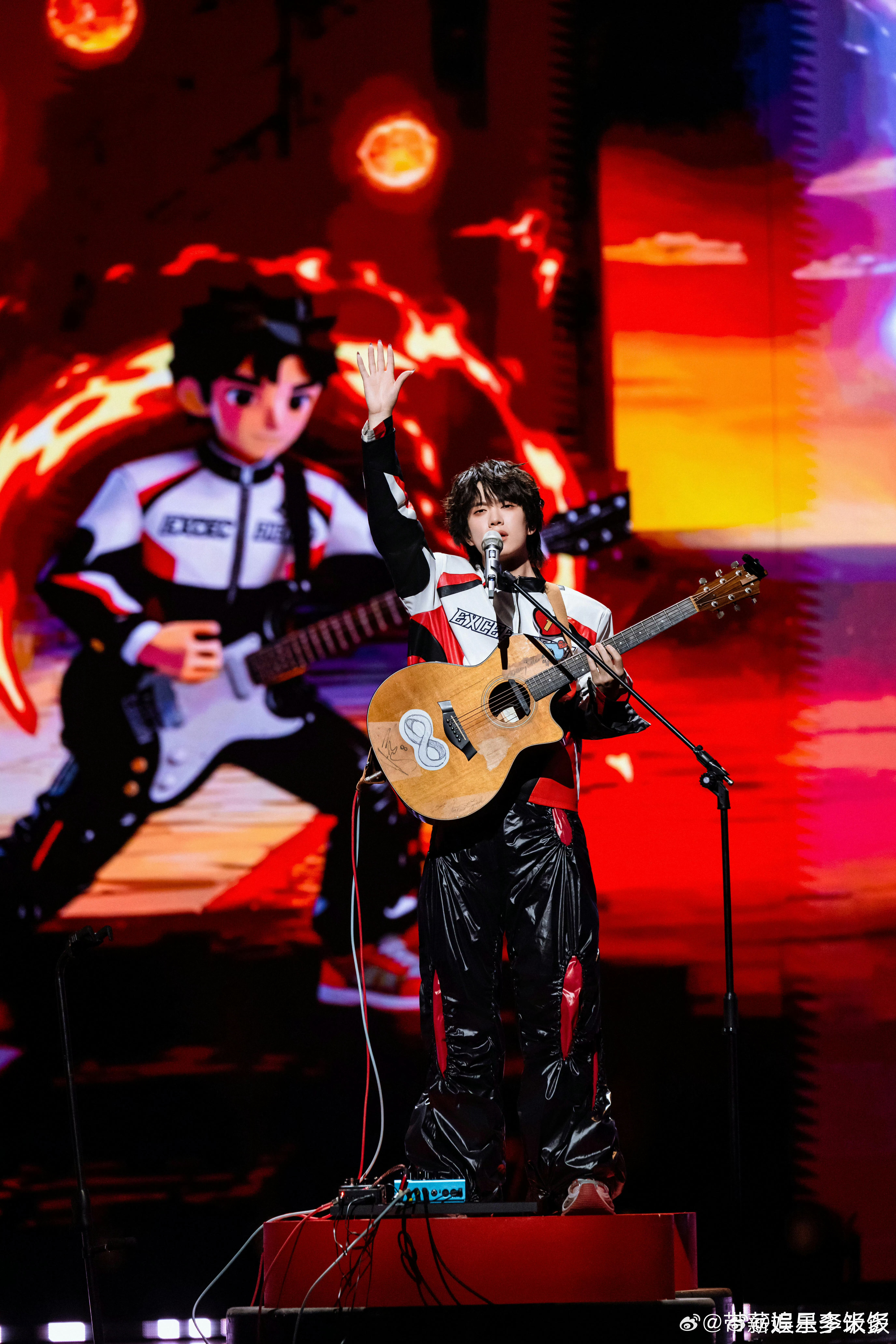 最炫民族风改编难听 原版是全民摇摆，改编版是全员懵圈，凤凰传奇听了都得愣三秒，这