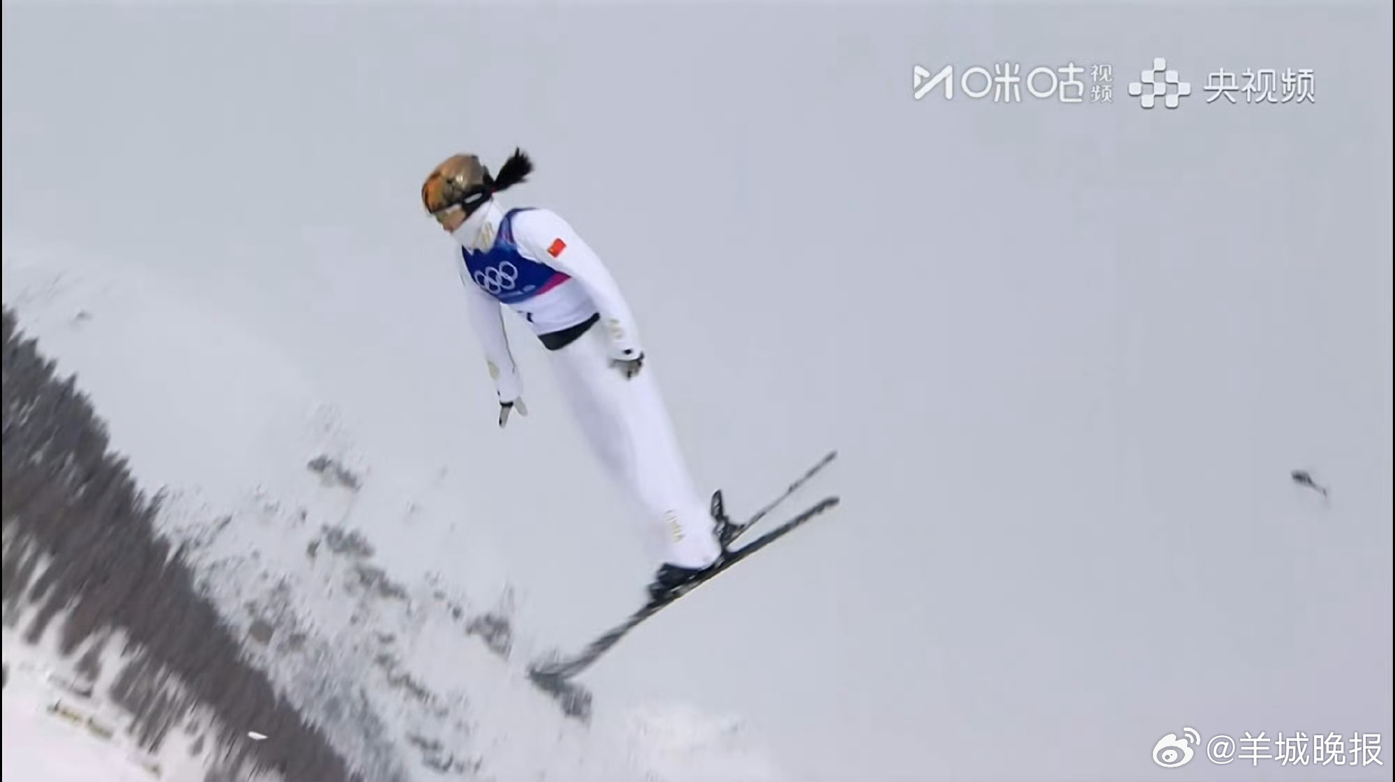 #徐梦桃107.75分# 米兰冬奥会自由式滑雪女子空中技巧决赛第一跳，第一跳10