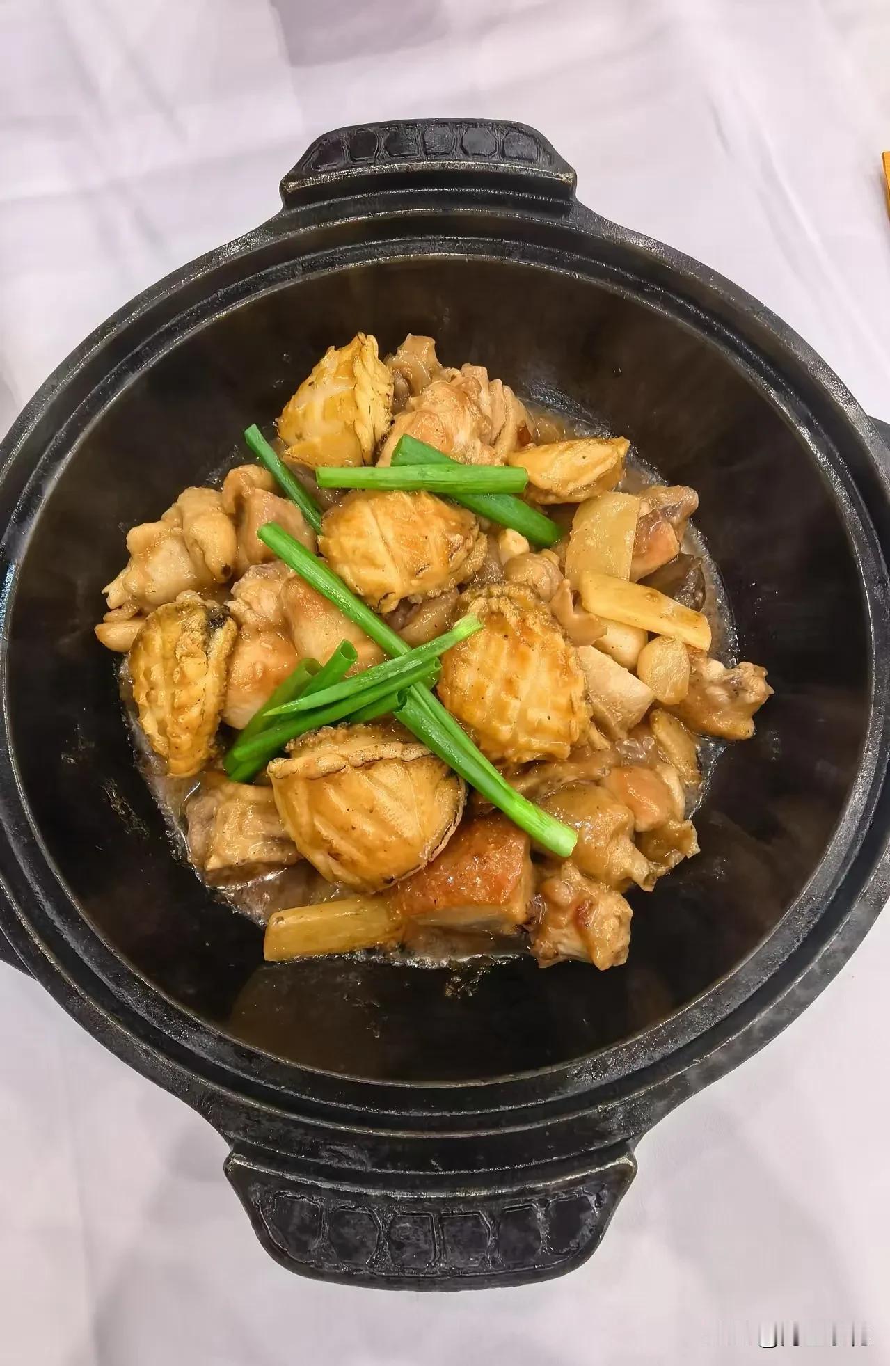 有时候我们要多点去理解，多点去换位思考，多发现对方的优点，就会觉得生活会越来越滋