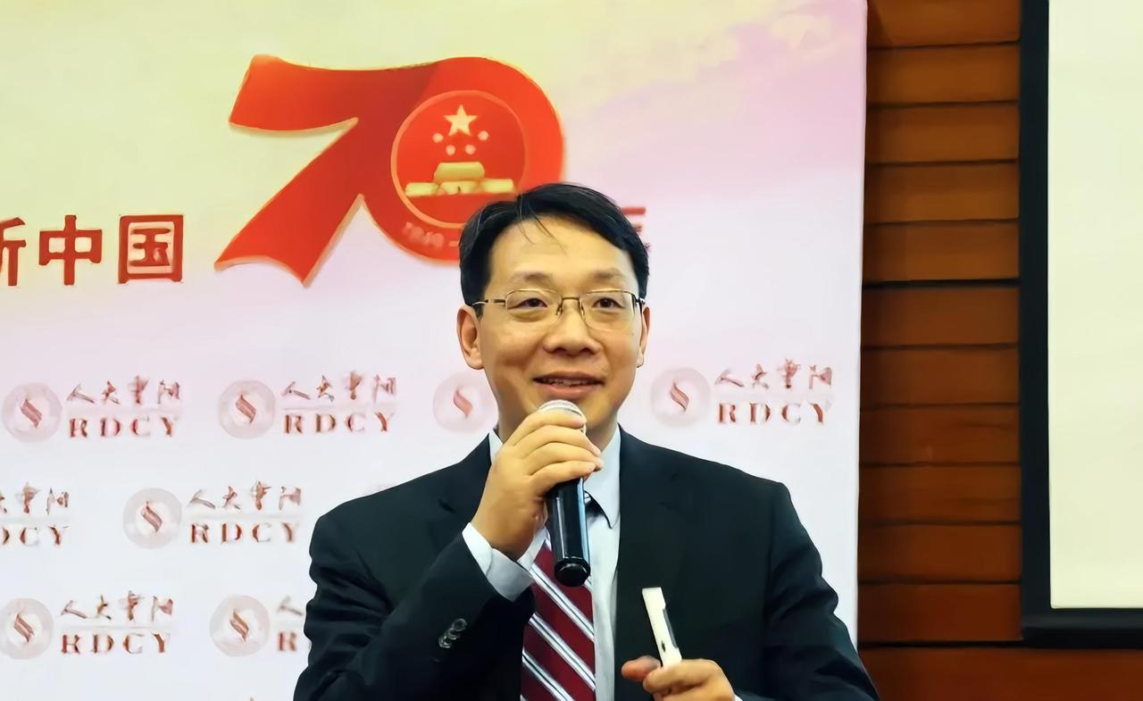 翟东升老师有个说法很有意思，中国产业攻城略地，但内部经济形势不那么好，核心是通胀