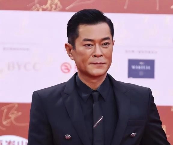 网友说古天乐长得越来越像刘青云，而刘青云长得越来越像萨达姆，陈冠希长得越来越像赵