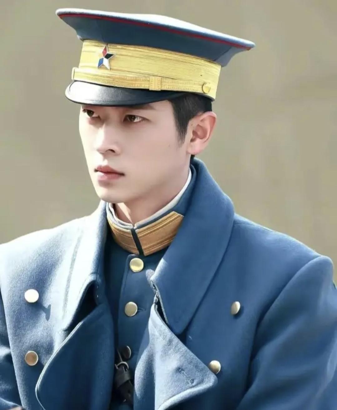 新官上任三把火，在虞昶轩身上体现得淋漓尽致。

他一上任就整顿军队，练不完的操、