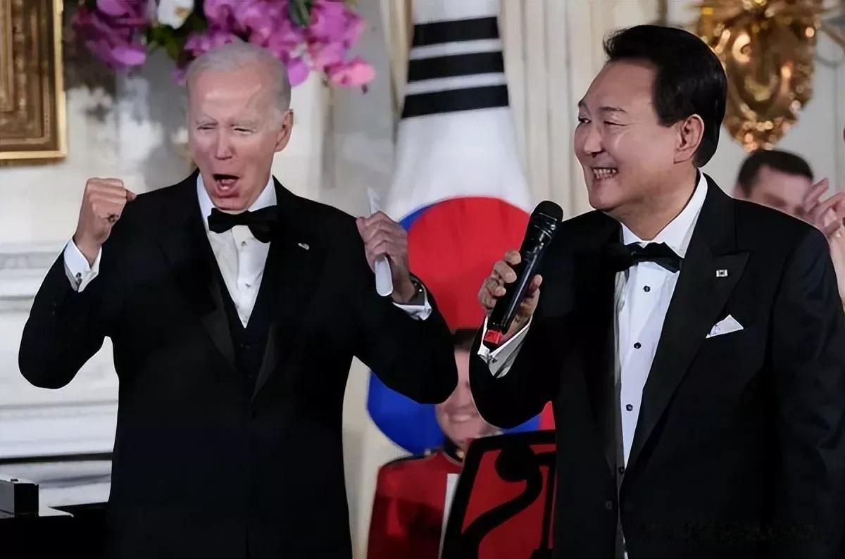 尹锡悦为见拜登连夜背稿，美国却向韩国开出巨额罚单，韩国人彻底麻木了！

来源:海