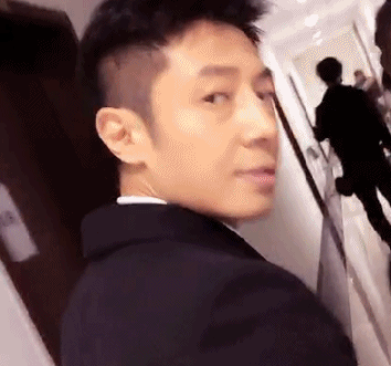 撒贝宁重返30岁 撒贝宁：我的盛世美颜燃烧了十岁到七十岁所有女性的芳心！ 