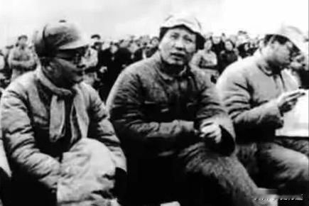 1957年，毛主席视察武汉，得知王盛荣只是建筑局里的一个副处长时，勃然大怒，当即