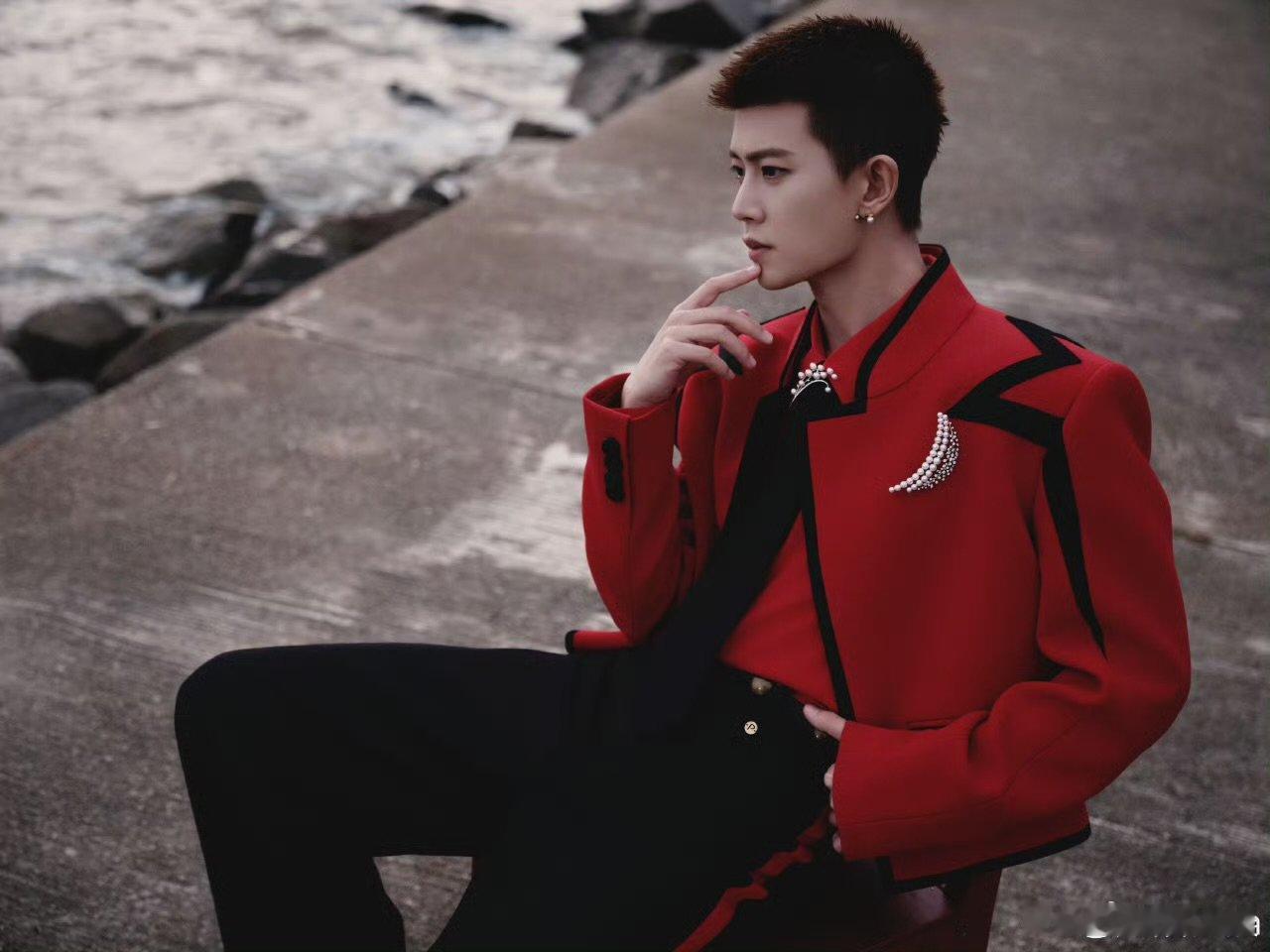 任嘉伦四专11首歌任嘉伦一份新年礼物，也太惊喜了吧！四专11首歌，是谁家粉丝这么