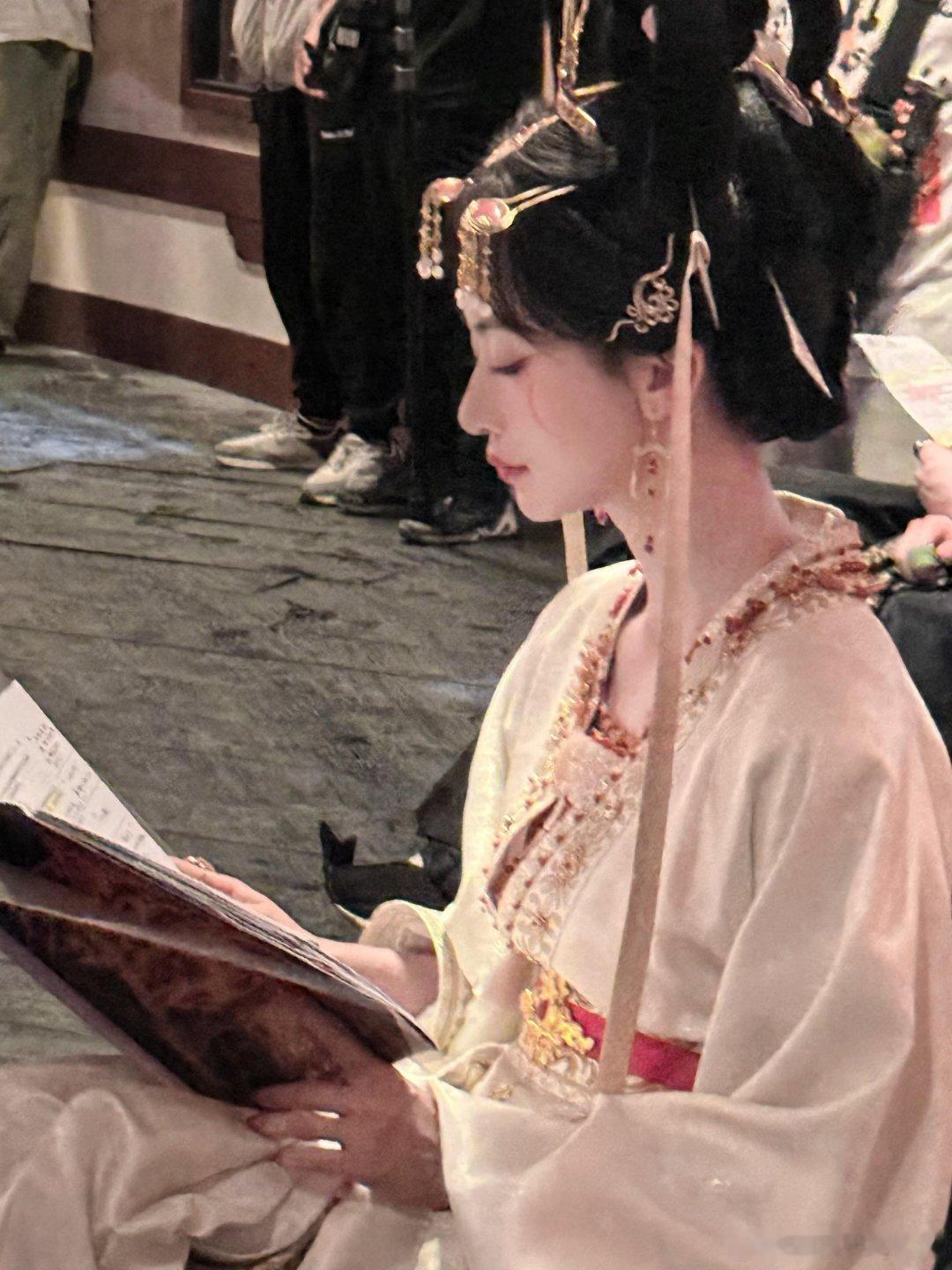 吴谨言这部剧状态真好，脸圆润有气色 