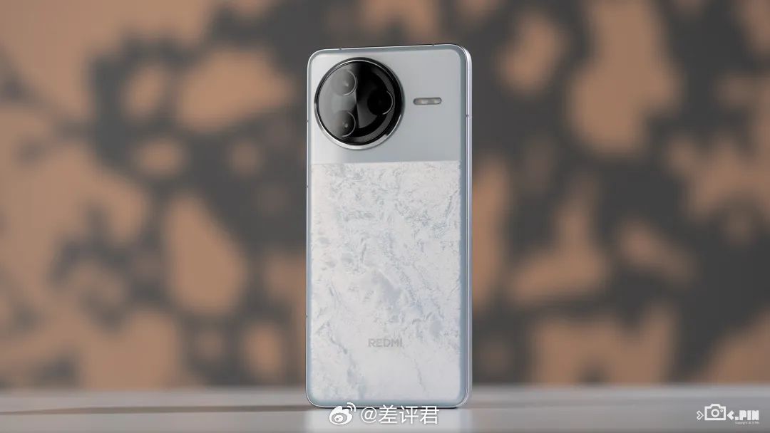 #差评说数码# 差友们期待已久的 REDMI K80 系列终于来了，红米今年基本