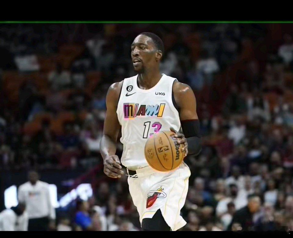 NBA常规赛 近日，知名体育记者Sam Amick撰文评论了阿德巴约单场83分的