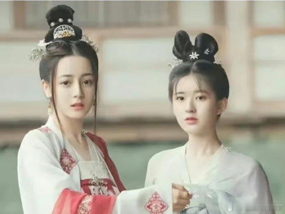 没想到迪丽热巴同框还有输给赵露思的时候 ​​​