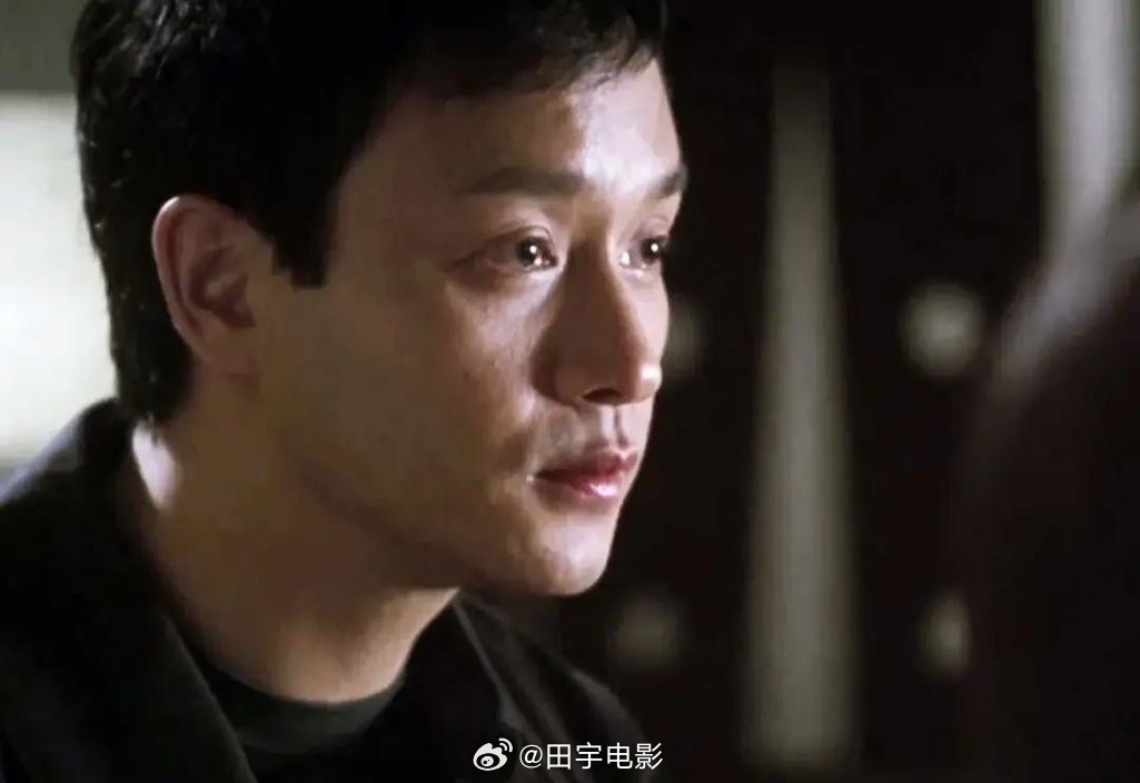 张国荣 每年的今天，我们都会怀念哥哥，哥哥是离开我们了，但他的电影角色，似乎永远