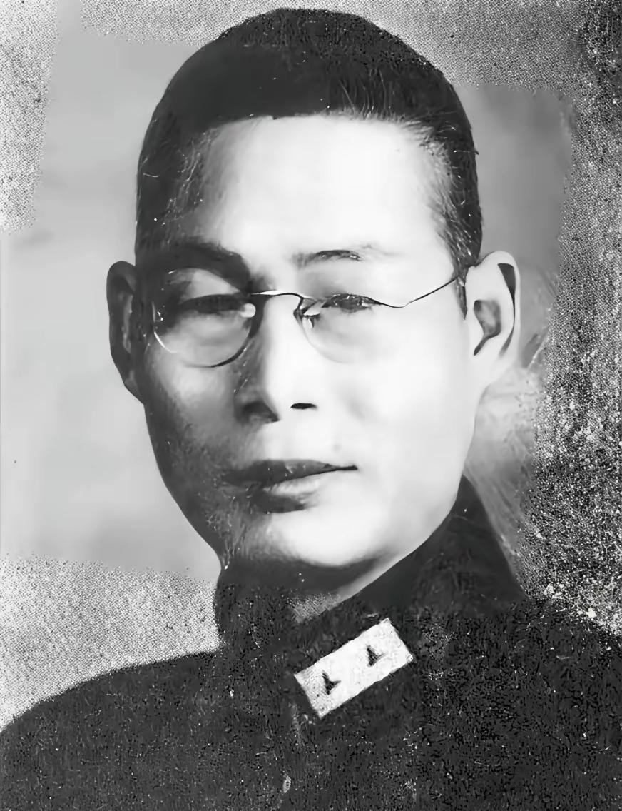 1934年，闽西山区，李延年把五百多个手无寸铁的红军战俘堵在龙岩城外，副官问咋办