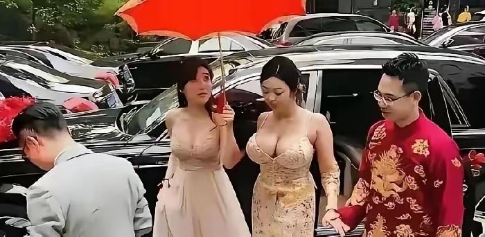 前几天网上爆了一个婚礼视频，新娘和伴娘站一起都特别好看。

很多人发评论说伴娘好