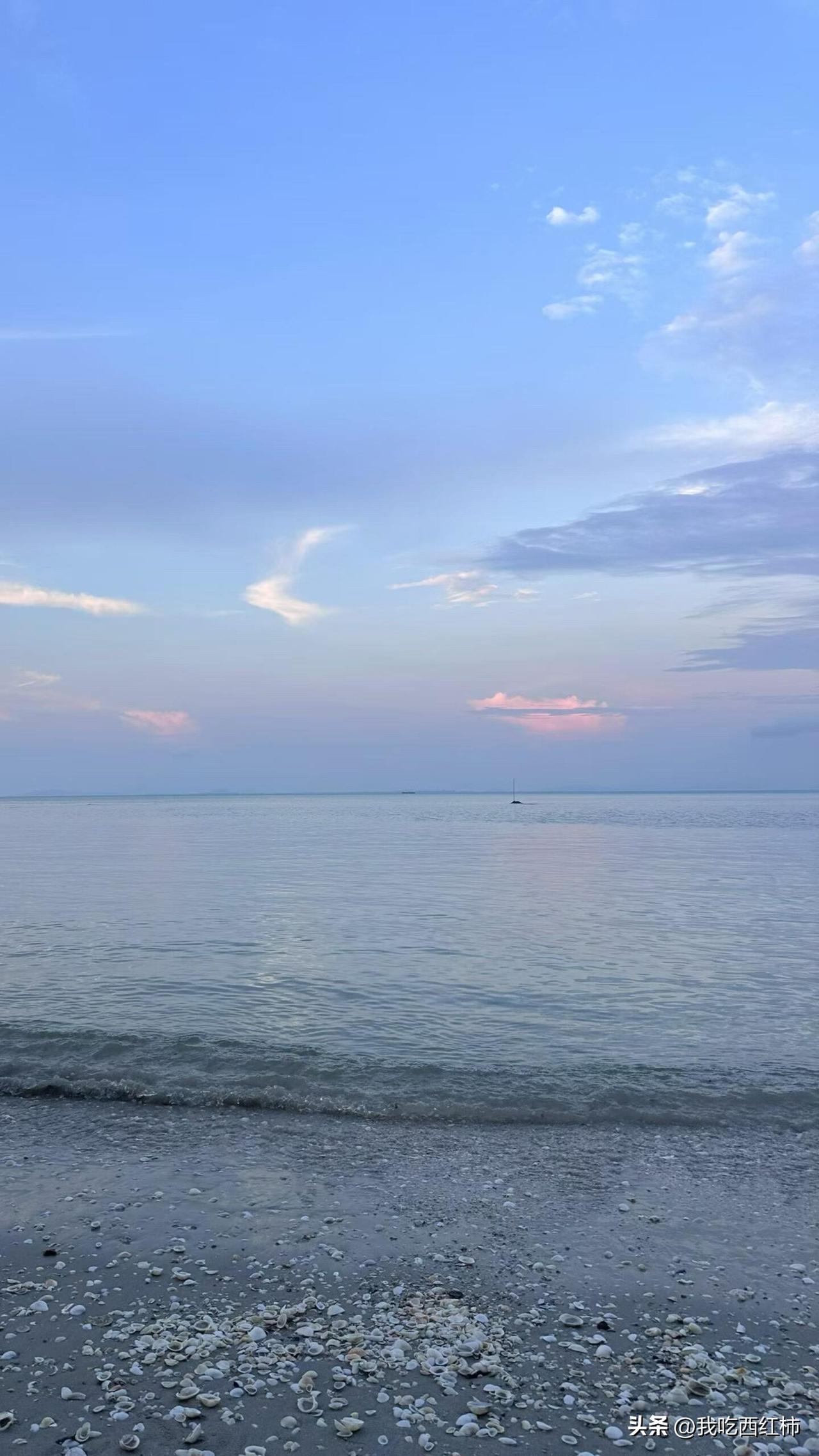 别太难过，现在没有那么多人过得好。
	
昨天跟老家的朋友聊天，得知工厂一个普通财