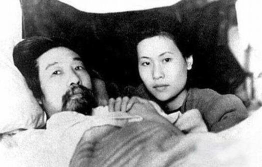 1944年，徐静斐赶到医院看望父亲，走进病房时，眼前的场景让她又气又疑惑，继母廖