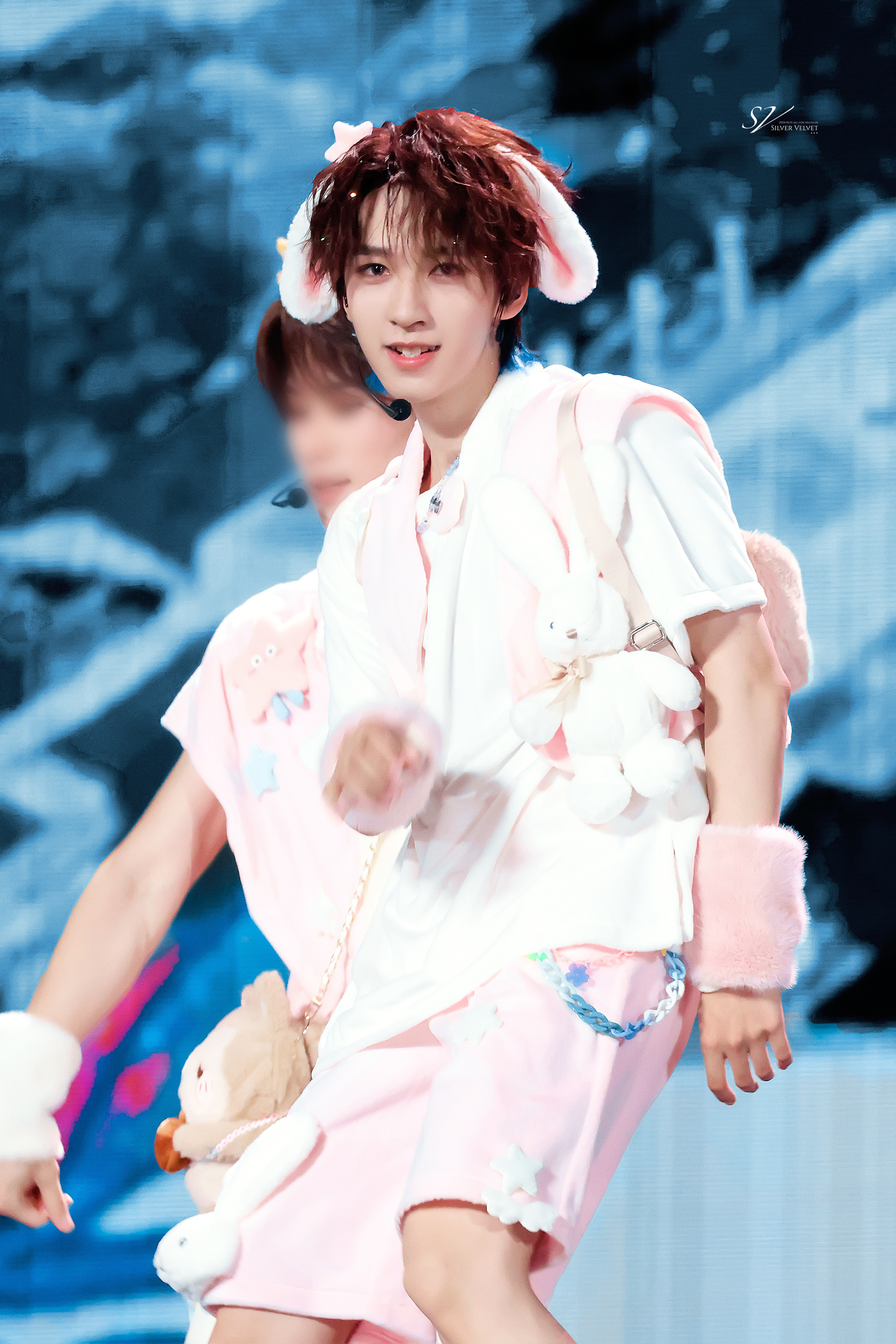 早起rua兔🫳🏻🐰#贺峻霖小兔子耳朵造型# ​​​