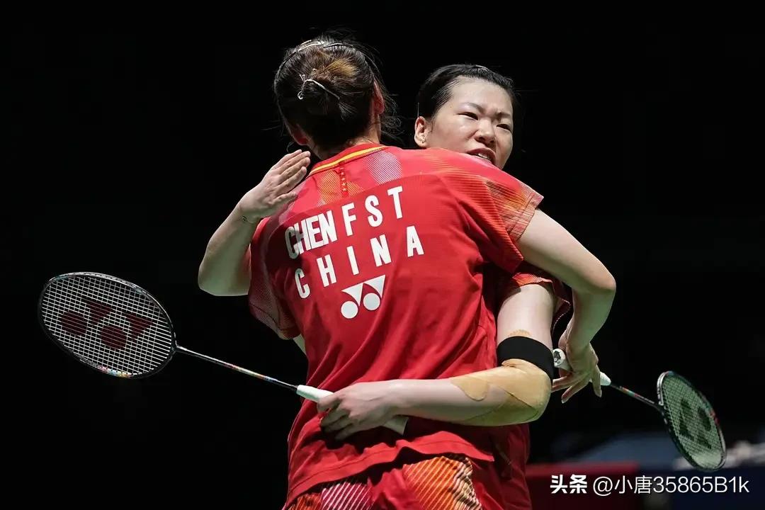北京时间10月11日凌晨，2026北极羽毛球公开赛结束一场女双半决赛的较量。世界