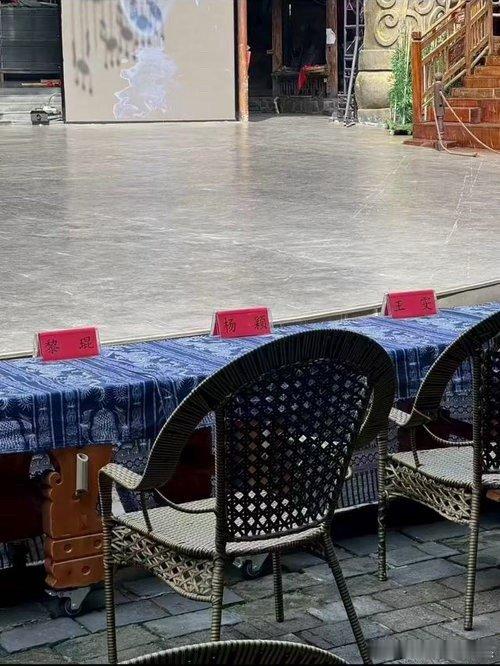 苗寨偶遇angelababy参加苗寨非遗活动苗寨偶遇了Angelababyang