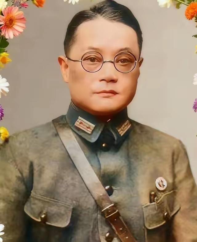 1949年，国军上将潘文华决定起义，却发现七姨太是特务，为了不打草惊蛇，他对七姨