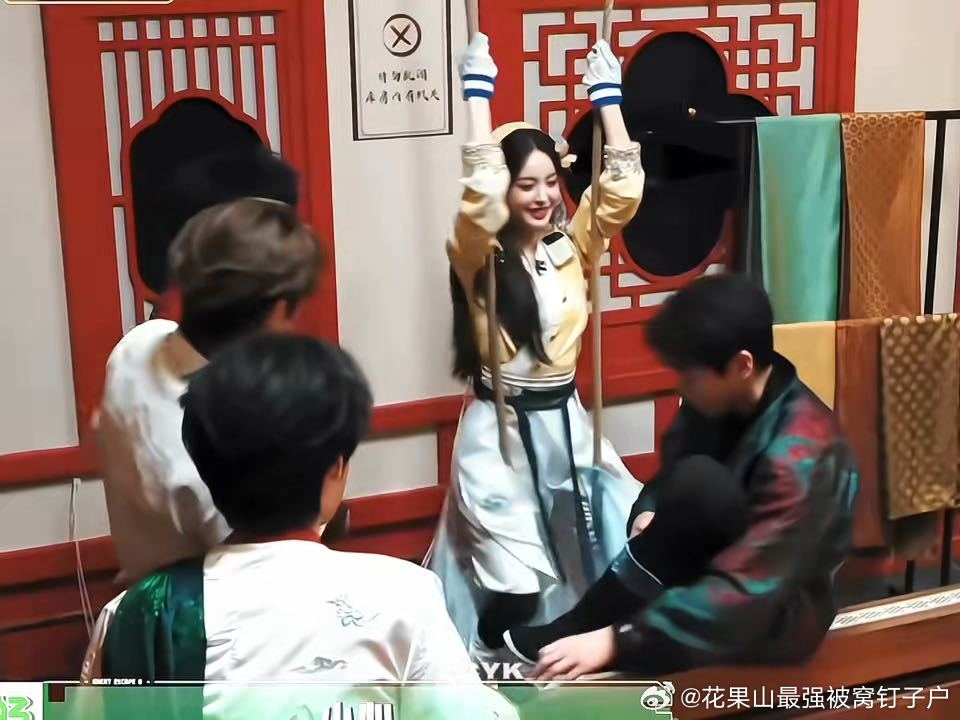 在密室大逃脱里看到了现偶娜扎许凯在密逃演上现偶了其实综艺看点本就不止解谜闯关，许