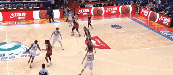 小巴里布朗太强了，各种不讲理进球追分，下半场35分



小巴里布朗太强了，别看